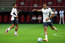 A-勒布伦全锦赛泄愤把手砸伤退出世界杯，西蒙-高茨递补.